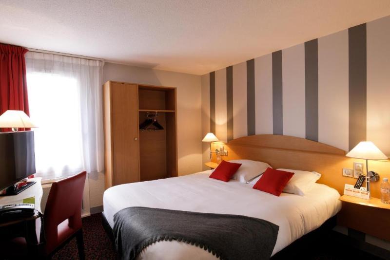 Logis Hotel L'Oree De Chartres - Barjouville Buitenkant foto